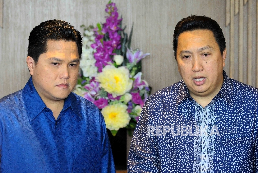 Presiden Direktur PT Mahaka Media Erick Thohir (kiri) bersama Presiden Direktur PT Adaro Energy Tbk (Adaro) Garibaldi Thohir