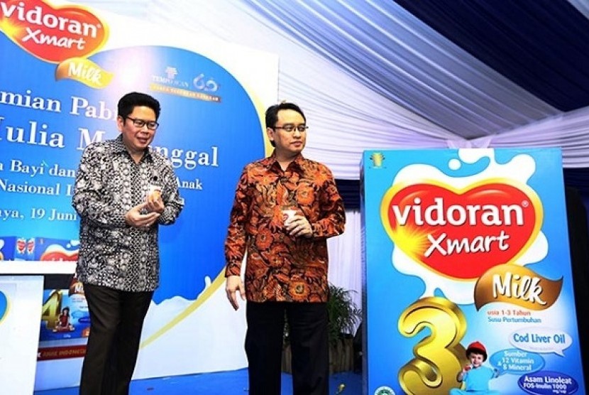 Presiden Direktur Tempo Scan Pacific Handojo S Mulyadi (kiri) saat peluncuran produk Vidoran Xmart