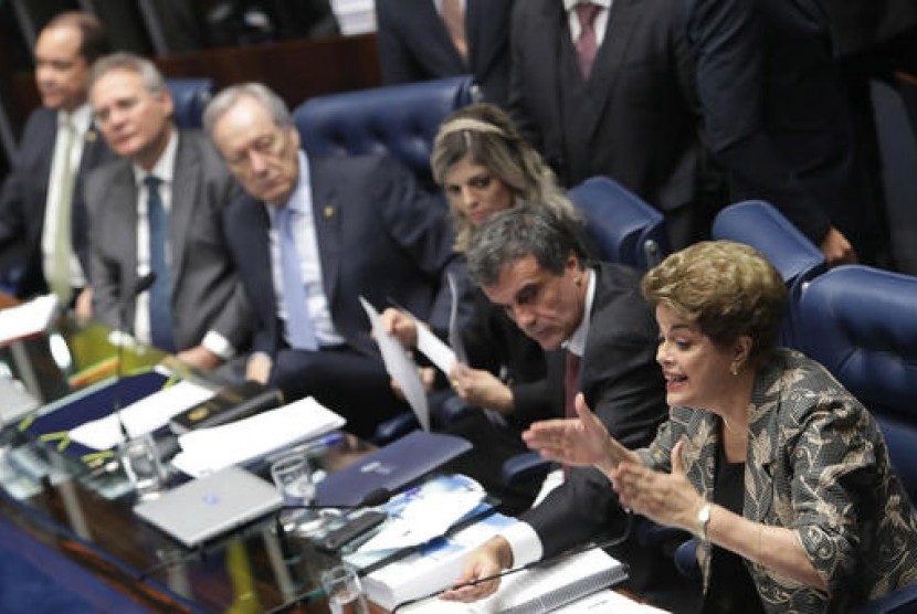 Presiden ditangguhkan Brasil Dilma Rousseff berbicara dalam sidang pemakzulan dirinya di Brasilia, Brazil, Senin, 29 Agustus 2016. 