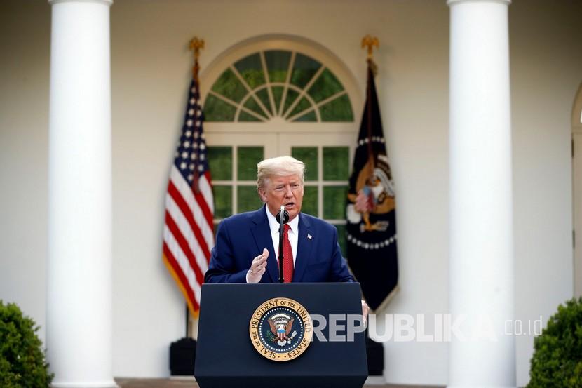 Presiden Donald Trump berbicara kepada gugus tugas virus korona di Rose Garden Gedung Putih, Washington DC, AS, Ahad (29/3).