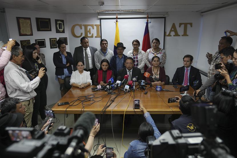 Presiden Ekuador membubarkan badan legislatif dalam langkah yang memicu lebih banyak gejolak. 