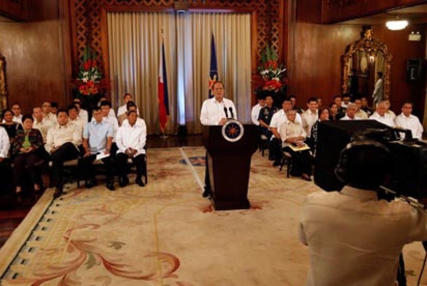 Presiden Filipina, Benigno Aquino, mengumumkan kesepakatan damai antara pemerintah dan Bangsa Moro.