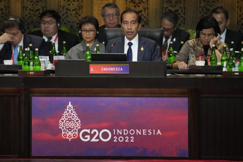 Presiden Indonesia Joko Widodo berbicara selama KTT para pemimpin G20 di Nusa Dua, Bali, Indonesia, Selasa, 15 November 2022. Presiden Joko Widodo (Jokowi) kembali menegaskan agar perang di dunia dapat segera dihentikan. 