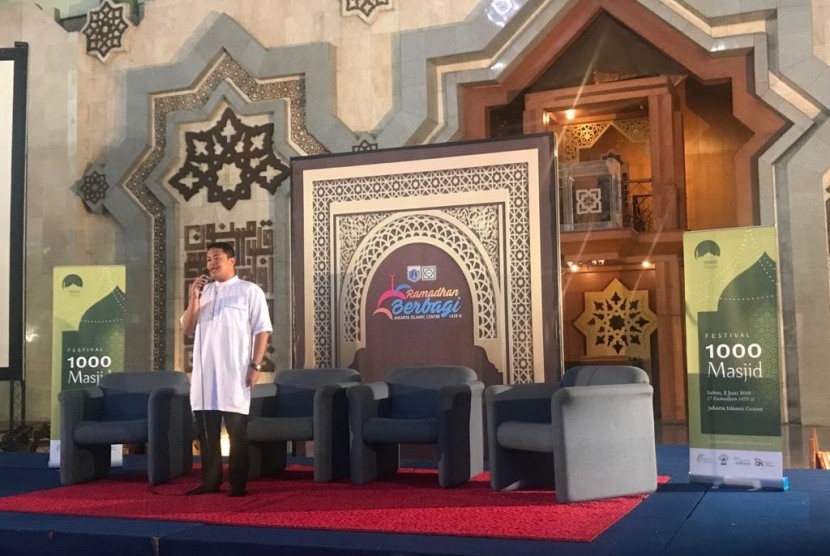 Presiden  Indonesian Islamic Youth Economic Forum (ISYEF), M Atras Mafazi memberikan kata sambutan pembukaan Festival 1000 Masjid. 