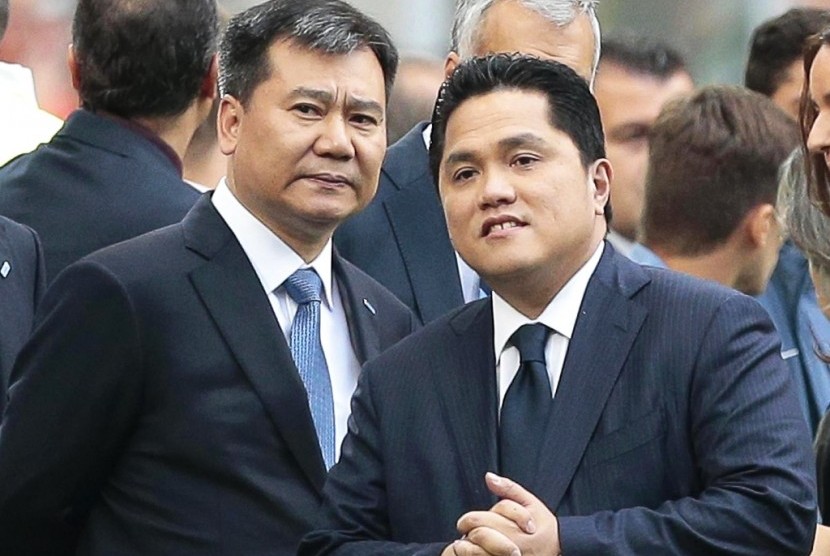 Suning Zhang Jindong (kiri) bersama konglomerat Indonesia Erick Thohir.