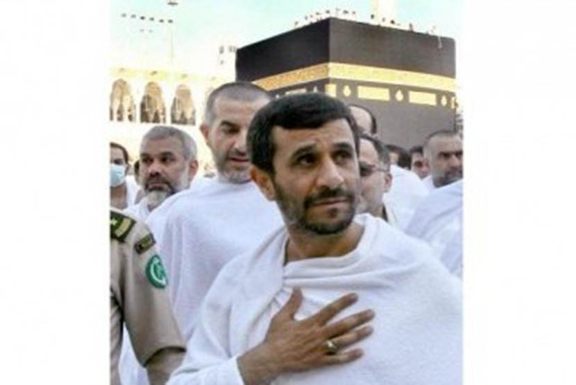Manta presiden Iran, Mahmoud Ahmadinejad saat menunaikan ibadah haji. Ilustrasi