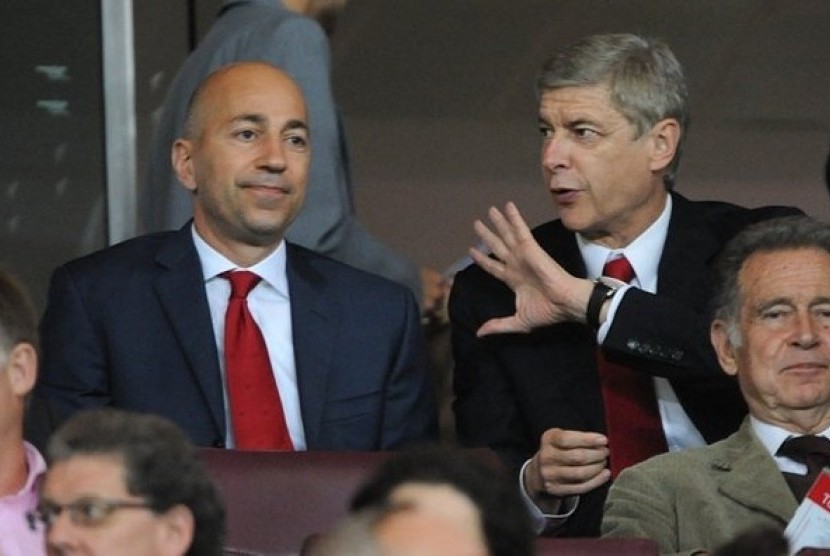 Presiden Ivan Gazidis dan pelatih Arsene Wenger.