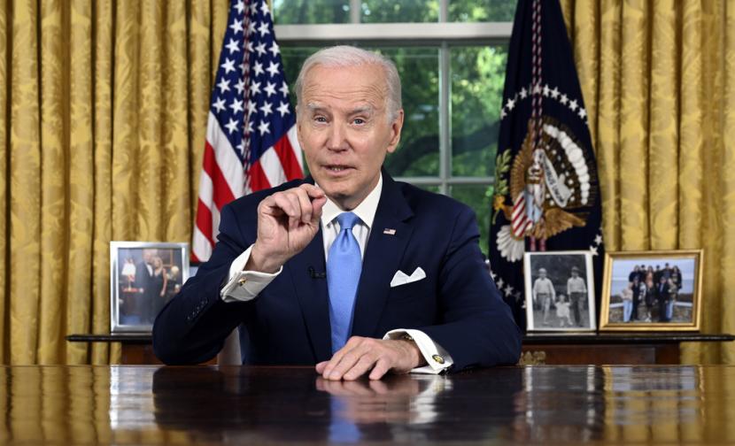 Presiden Joe Biden berbicara usai menandatangani undang-undang plafon utang negara, Sabtu (3/6/2023) waktu setempat. 