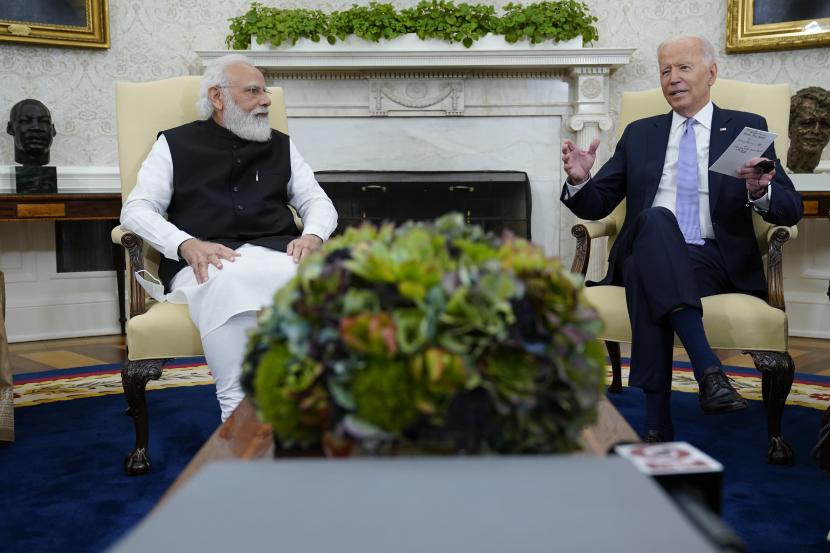 Presiden Joe Biden bertemu dengan Perdana Menteri India Narendra Modi di Kantor Oval Gedung Putih, Jumat, 24 September 2021, di Washington. Biden dan Modi akan melakukan pembicaraan pada Senin (11/4/2022)