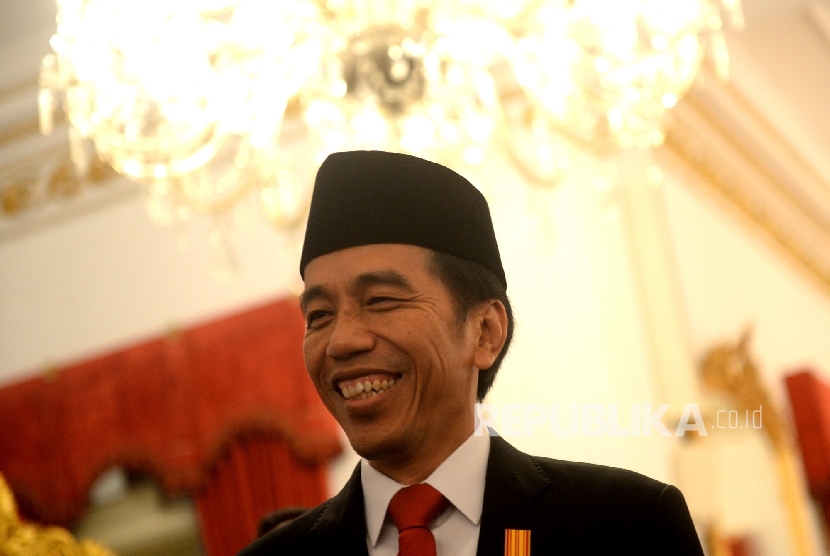 Presiden Jokowi Shalat Tarawih di Masjid Andalusia 