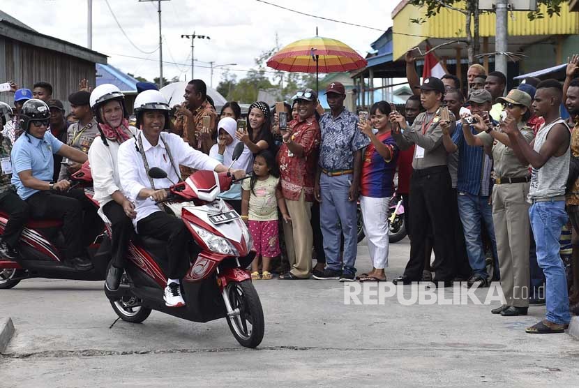 Wah, Dua Jokowi Bertemu, dan Kesejahteraan Anak Papua 