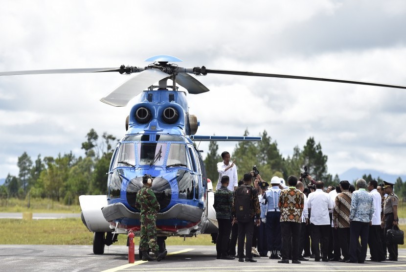 Presiden Joko Widodo bersiap memasuki Heli Super Puma / Ilustrasi 
