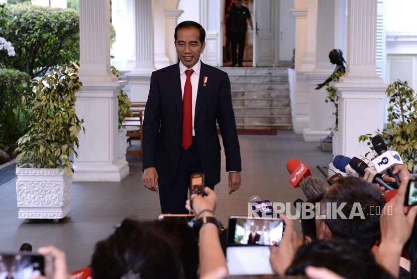 Presiden Joko Widodo bersiap memberikan keterangan terkait kerusuhan di Manokwari dan Sorong di Kompleks Istana Kepresidenan Jakarta, Senin (19/8/2019).