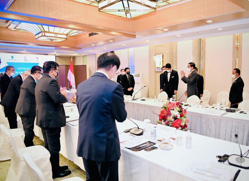 Presiden Joko Widodo bertemu dengan sejumlah CEO perusahaan Jepang di Imperial Hotel, Tokyo, Jepang, pada Rabu (27/7/2022).