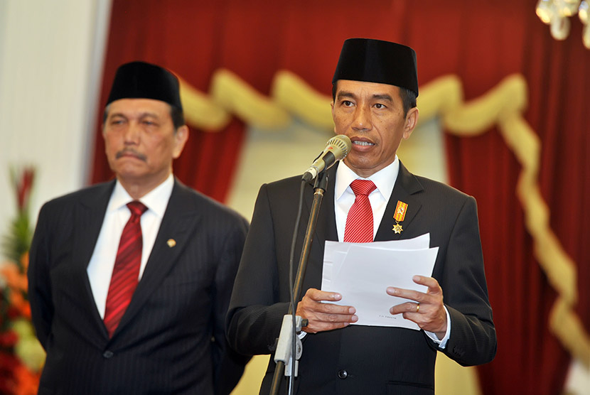 Presiden Joko Widodo didampingi Menko Polhukam Luhut Pandjaitan.