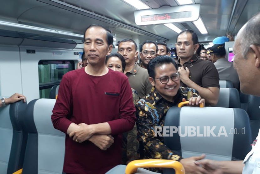 President Joko Widodo accompanied by a number of ministers inaugurates operation of Soekarno-Hatta,airport train on Tuesday (January 2). 