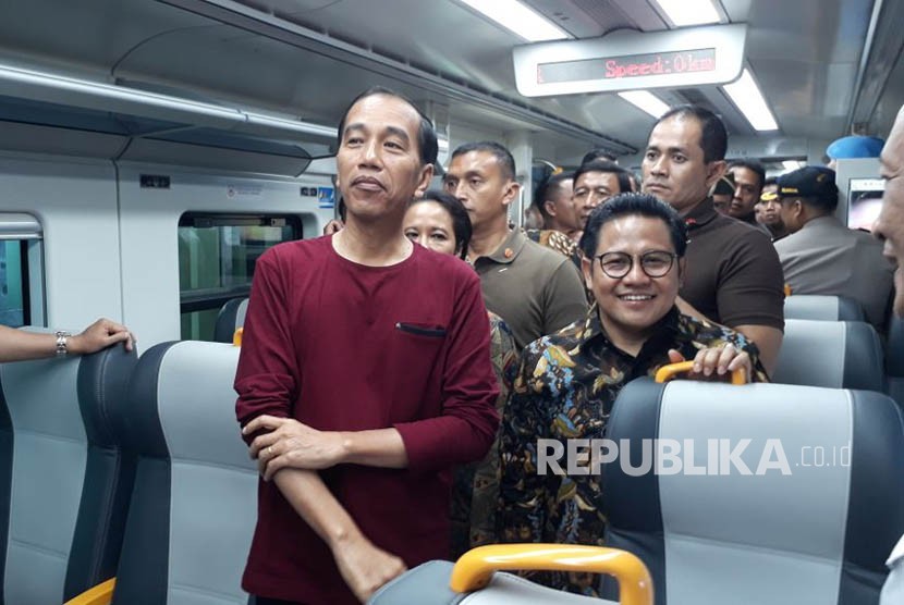 President Joko Widodo accompanied by a number of ministers inaugurates operation of Soekarno-Hatta,airport train on Tuesday (January 2). 