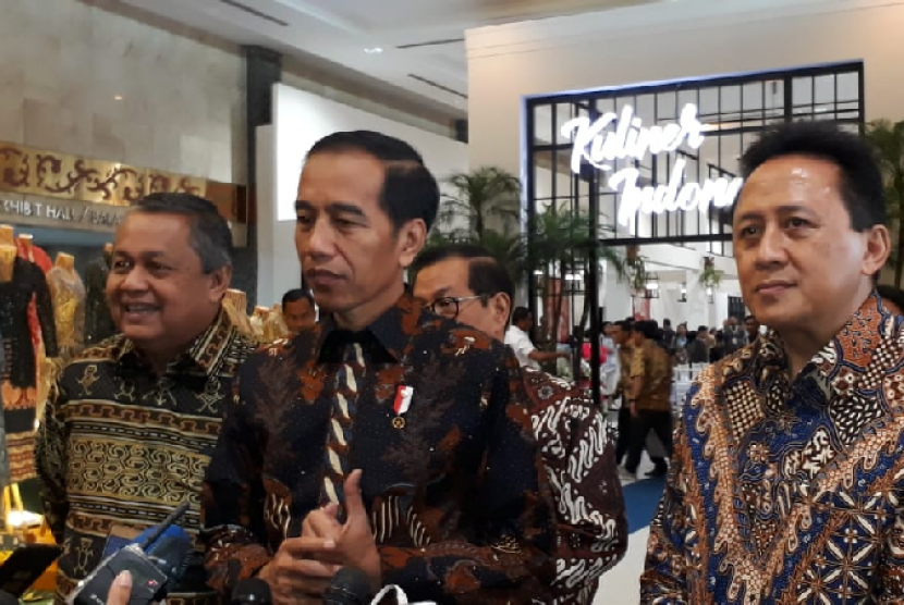 Presiden Joko Widodo hadir dalam Karya Kreatif Indonesia (KKI) yang diselenggarakan oleh Bank Indonesia di Exhibition Hall Jakarta Convention Center, Jumat (12/7). 