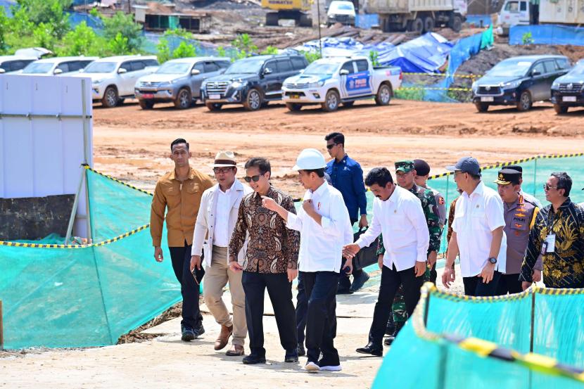 Presiden Joko Widodo (Jokowi) melakukan groundbreaking Rumah Sakit Umum Pusat di Ibu Kota Nusantara (IKN), Penajam Paser Utara, Rabu (20/12/2023).