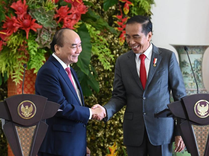 Presiden Joko Widodo (Jokowi) melakukan pertemuan bilateral dengan Presiden Republik Sosialis Vietnam Nguyen Xuan Phuc di Istana Kepresidenan Bogor, Jawa Barat, Kamis (22/12/2022). 