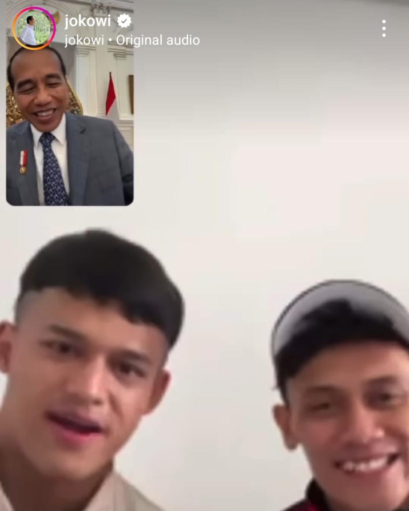 Presiden Joko Widodo (Jokowi) melakukan video call dengan dua atlet peraih emas Olimpiade Paris 2024, yakni Veddriq Leonardo dan Rizki Juniansyah, Jumat (9/8/2024).