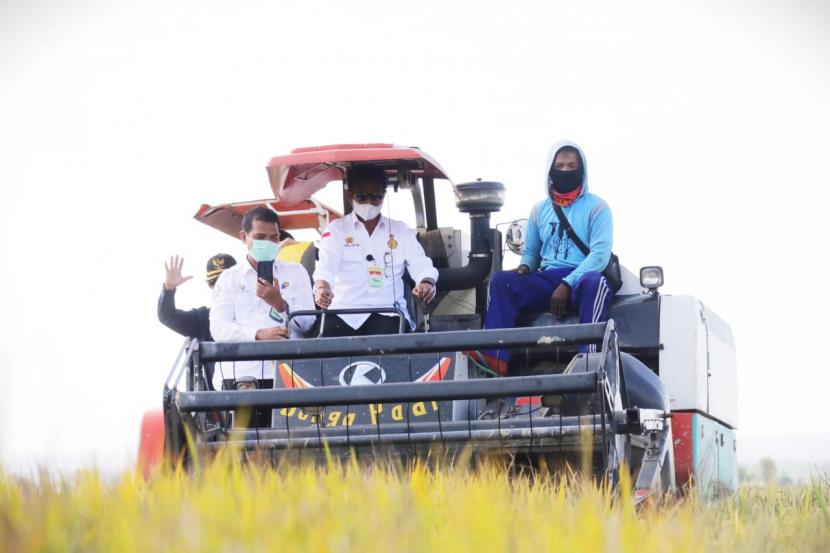 Presiden Joko Widodo (Jokowi) menegaskan bahwa sektor pertanian merupakan kekuatan besar dalam membuka banyak lapangan kerja ke depan. Terlebih, hampir setengah jumlah penduduk di dunia berada di kawasan Asia. Termasuk 3 negara besar seperti China, India dan Indonesia.