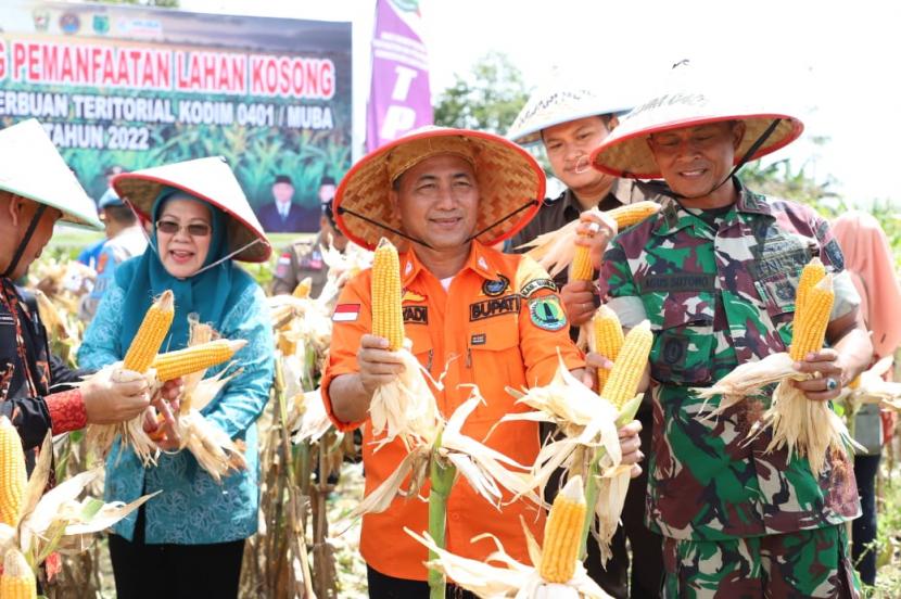 Presiden Joko Widodo (Jokowi) menegaskan komitmen Pemerintah Indonesia untuk meningkatkan ketahanan pangan nasional dalam menghadapi ancaman krisis pangan global.