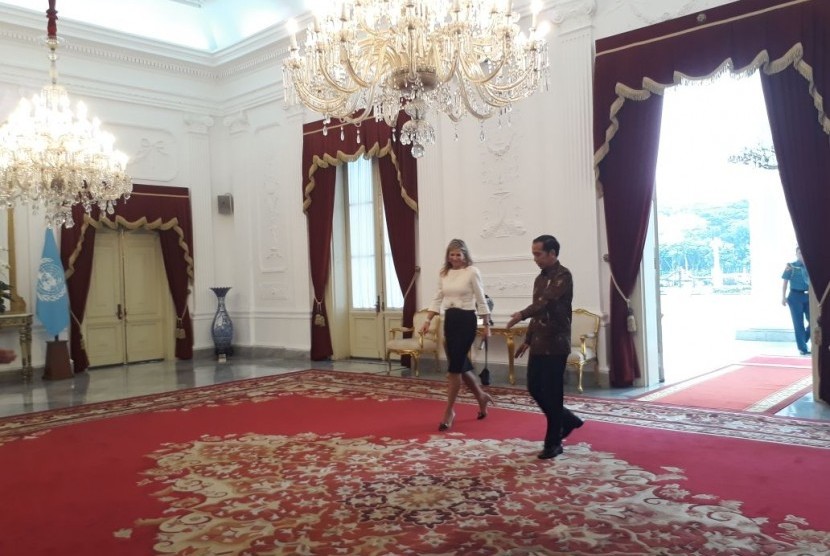 Presiden Joko Widodo (Jokowi) menerima kunjungan kehormatan utusan PBB untuk Inklusi Keuangan Ratu Maxima di Istana Negara, Selasa (13/2).