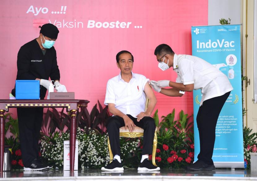 Presiden Joko Widodo (Jokowi) menerima suntikan dosis kedua booster Covid-19 pada Kamis (24/11) pagi ini.