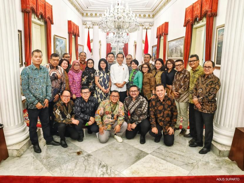 Presiden Joko Widodo (Jokowi) menggelar pertemuan dengan para pimpinan media nasional di Istana Merdeka Jakarta, Senin (29/5/2023). Dalam pertemuan itu, Jokowi mengakui cawe-cawe dalam urusan politik praktis demi negara. 