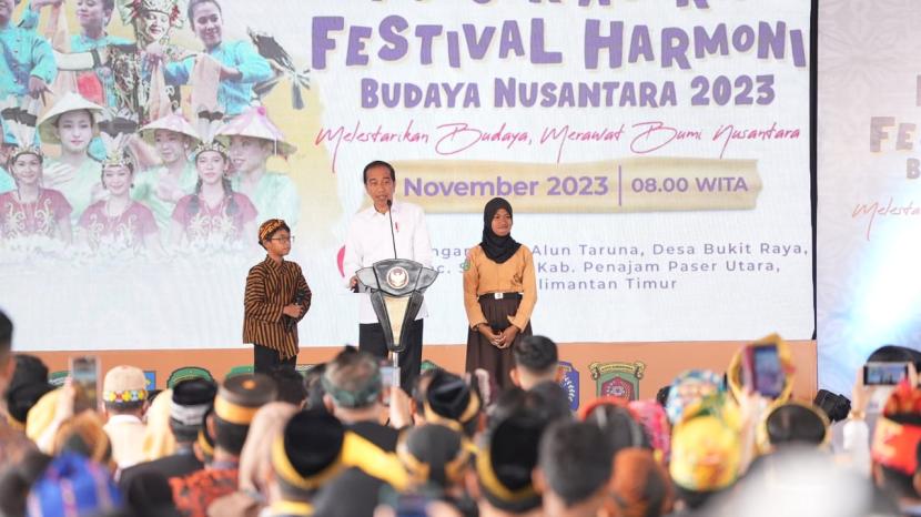 Presiden Joko Widodo (Jokowi) menghadiri Festival Harmoni Budaya Nusantara di Lapangan Taruna, Kecamatan Sepaku, Kabupaten Penajam Paser Utara, Kaltim pada pekan kemarin.