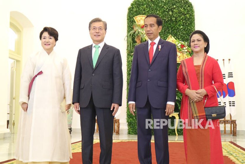 Presiden Joko Widodo (Jokowi) menyambut kunjungan Presiden Korea beserta Ibu Negara di Istana Kepresidenan Bogor, Jawa Barat, Kamis (9/11).