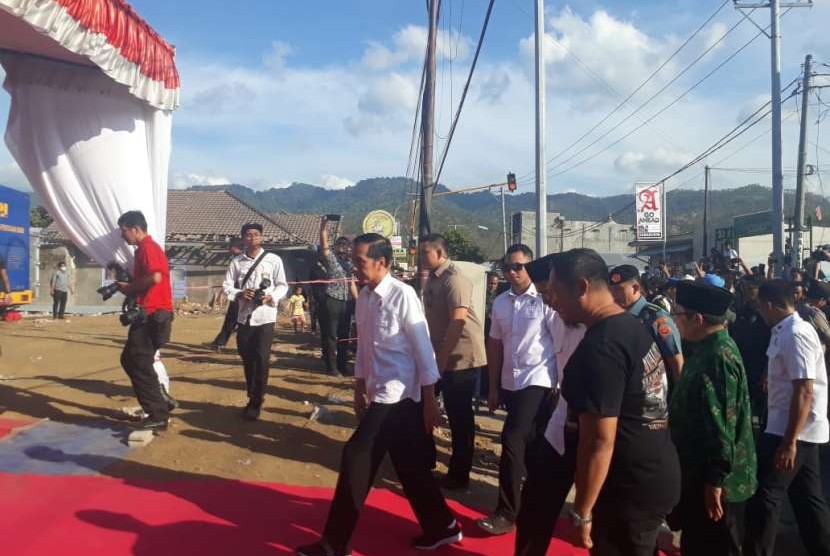 Presiden Joko Widodo (Jokowi) tiba di Pemenang, Lombok Utara, NTB, Ahad (2/9).