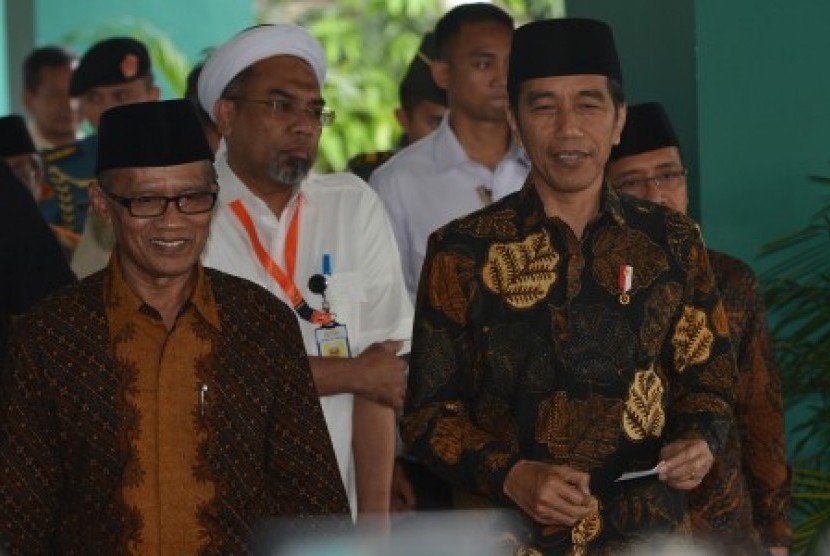 President Joko Widodo (right) and Muhammadiyah Chairman Haedar Nasir 
