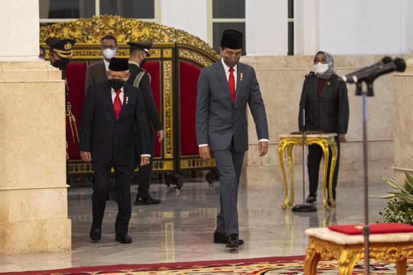 Presiden Joko Widodo (kanan) didampingi Wakil Presiden Ma'ruf Amin. Jokowi dinilai akan sangat berhati-hati terkait isu reshuffle kabinet mengingat masa kerjanya yang kurang dari 2 tahun lagi. (ilustrasi)