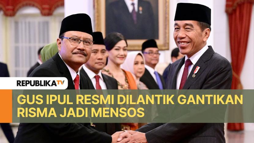 Presiden Joko Widodo (kanan) memberikan selamat kepada Menteri Sosial Saifullah Yusuf (kiri) usai upacara pelantikan di Istana Negara, Jakarta, Rabu (11/9/2024). 