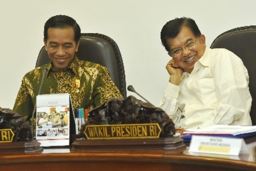 Presiden Joko Widodo (kiri).