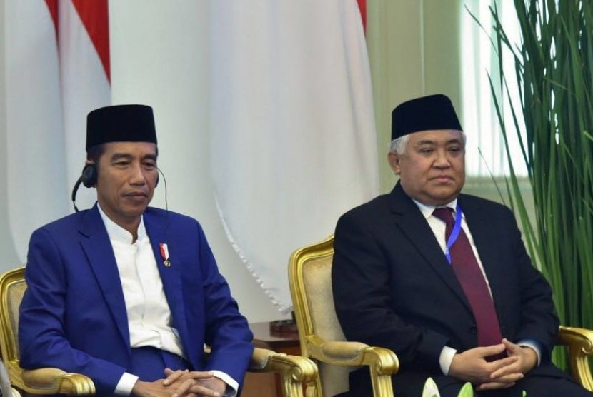 Presiden Joko Widodo (kiri) bersama Din Syamsuddin (kanan)