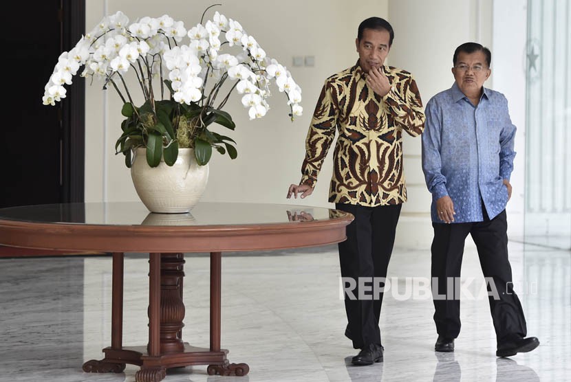 Presiden Joko Widodo (kiri) bersama Wakil Presiden Jusuf Kalla