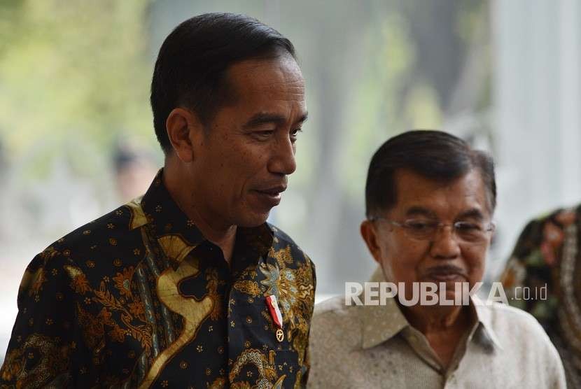 President Joko Widodo (left) visits Vice President Jusuf Kalla (right) at Vice Presidential office, Jakarta, on Thursday (Aug 9).