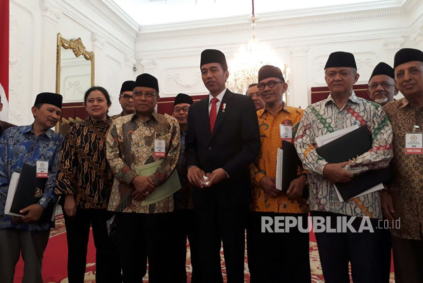 Presiden Joko Widodo melakukan konferensi pers terkait Perpres Penguatan Pendidikan Karakter di Istana Negara, Rabu (6/9). 