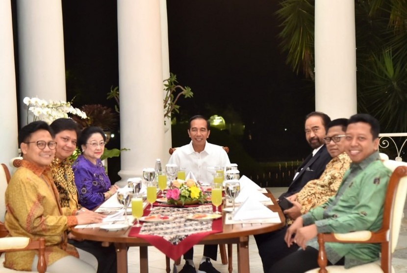 President Joko Widodo holds a meeting with leaders of supporting parties at Bogor Palace, West Java, on Monday (July 23) night.