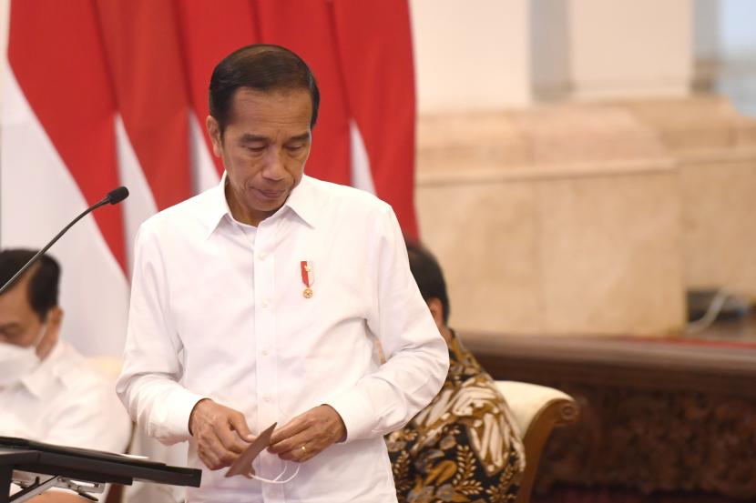 Presiden Joko Widodo memberikan arahan saat memimpin rapat kabinet paripurna di Istana Negara, Jakarta, Senin (20/6/2022). Rapat kabinet paripurna tersebut membahas antisipasi krisis pangan dan energi.