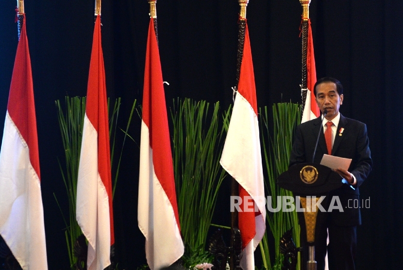  Presiden Joko Widodo memberikan arahan saat pembukaan Rapim Polri 2017 di Auditorium PTIK, Jakarta, Rabu (25/1).