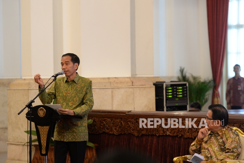 Presiden Joko Widodo memberikan arahan saat penutupan Musrenbangnas 2016 di Istana Negara, Rabu (11/5). (Republika/ Wihdan)