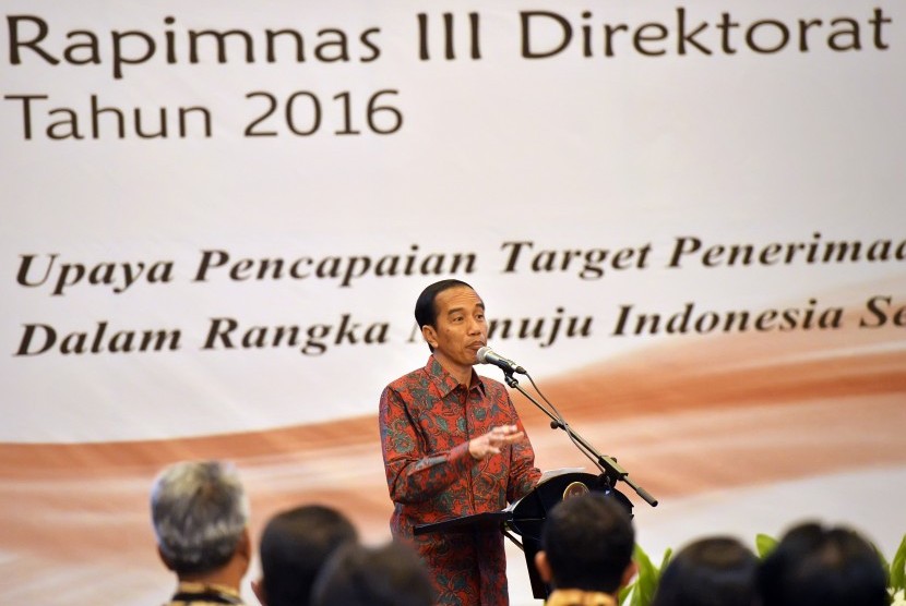 Presiden Joko Widodo memberikan arahan saat Rapat Pimpinan (Rapim) Direktorat Jenderal Pajak (DJP) 2016, Jakarta, Selasa (29/3).