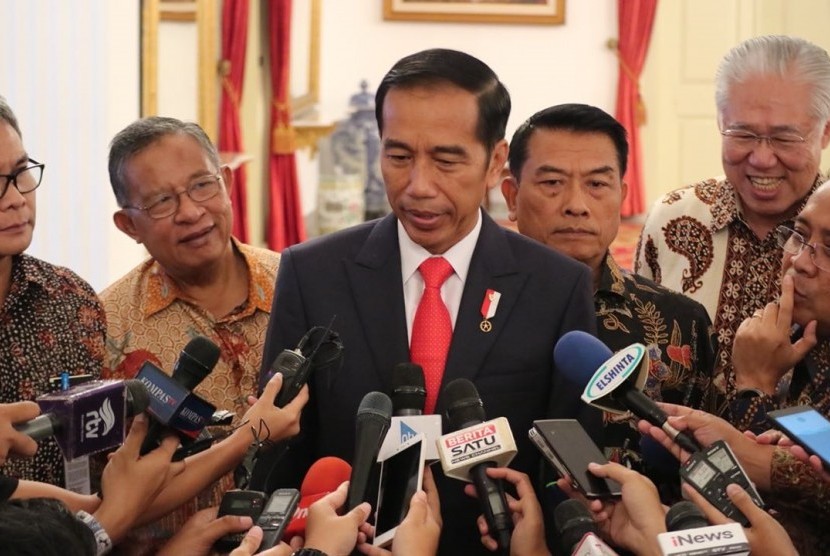 Presiden Joko Widodo memberikan keterangan pers terkait polemik Pati Polri jadi penjabat gubernur, Rabu (31/1)
