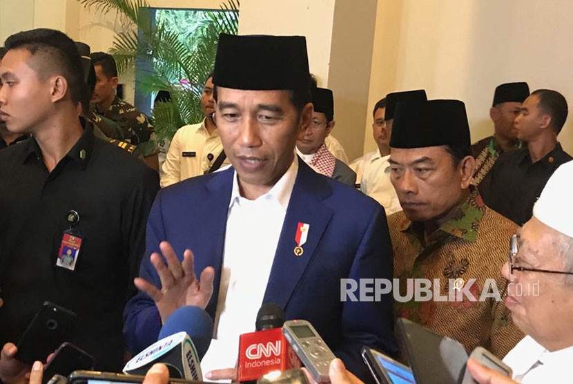 Presiden Joko Widodo memberikan keterangan pers terkait UU MD3 usai menghadiri Rakernas Majelis Dzikir Hubbul Wathon, Rabu (21/2).