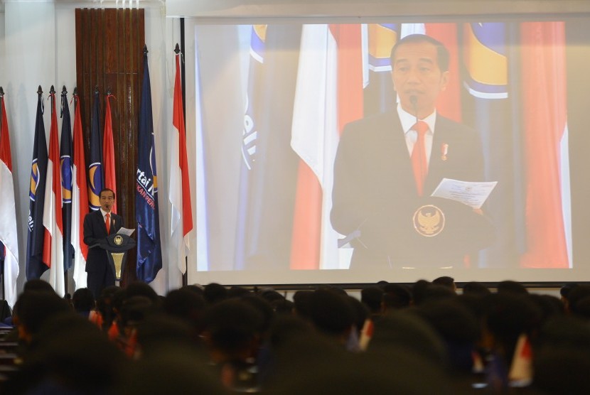 President Joko Widodo delivers public lecture at State Defense Academy of the NasDem Party, Jakarta, Monday (July 16).
