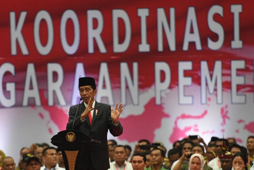 Presiden Joko Widodo memberikan pidato dalam acara Rakornas Penyelenggaraan Pemerintahan Desa 2019 di Jakarta, Rabu (20/2/2019). 